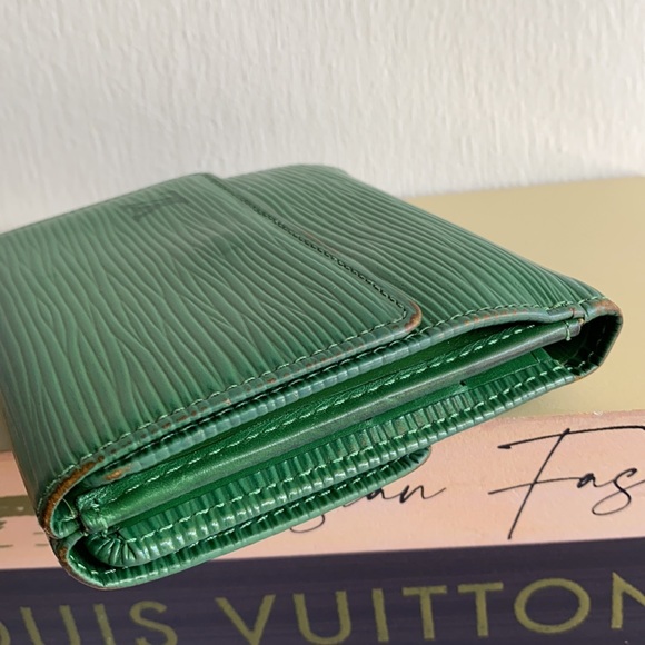 Louis Vuitton Epi Tri- Fold Wallet - Picture 3 of 13